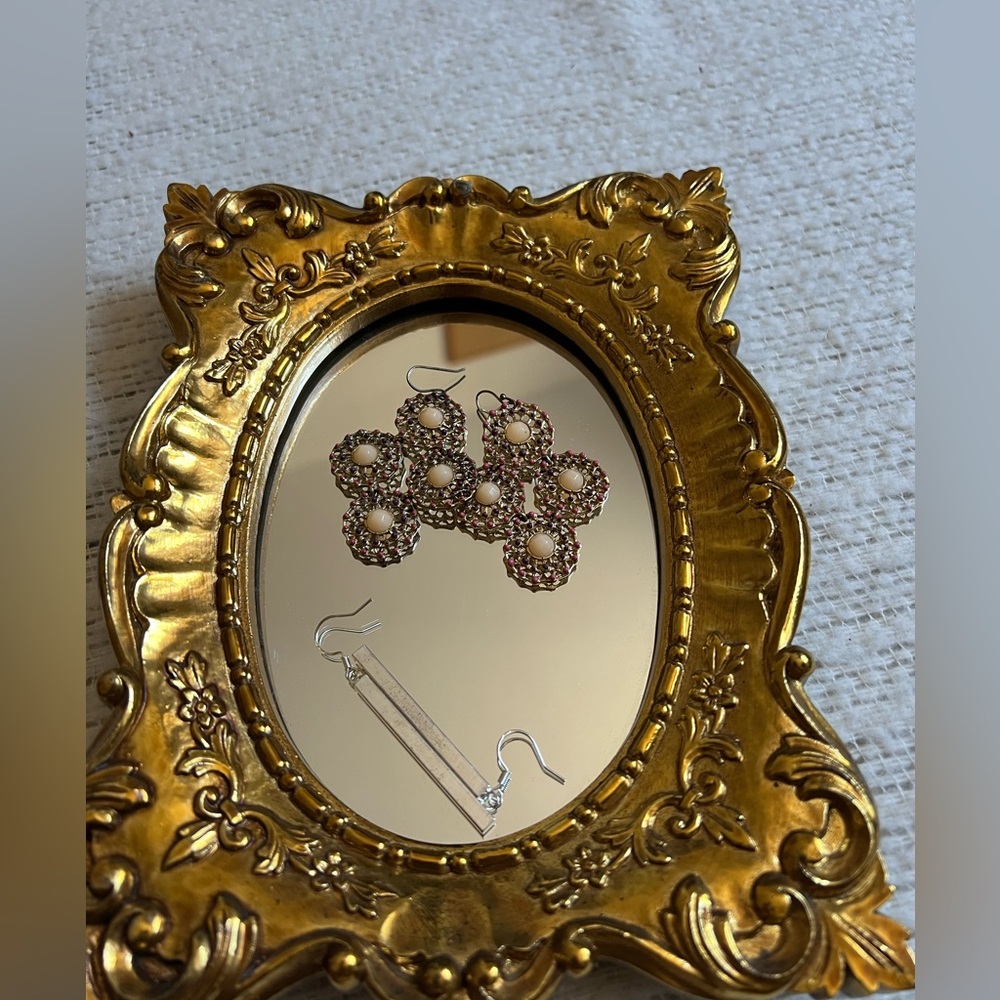 Vintage earring bundle of 2